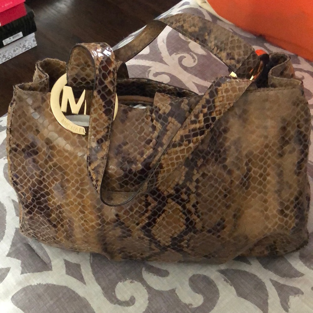 Beautiful Matching set Michael Kors bag and wallet
